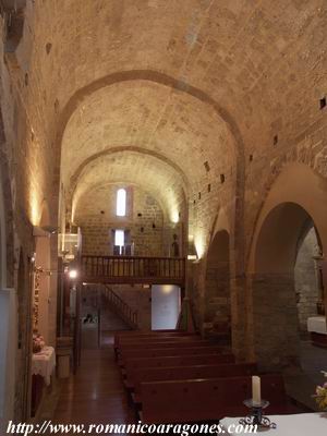 INTERIOR DEL TEMPLO HACIA LOS PIES